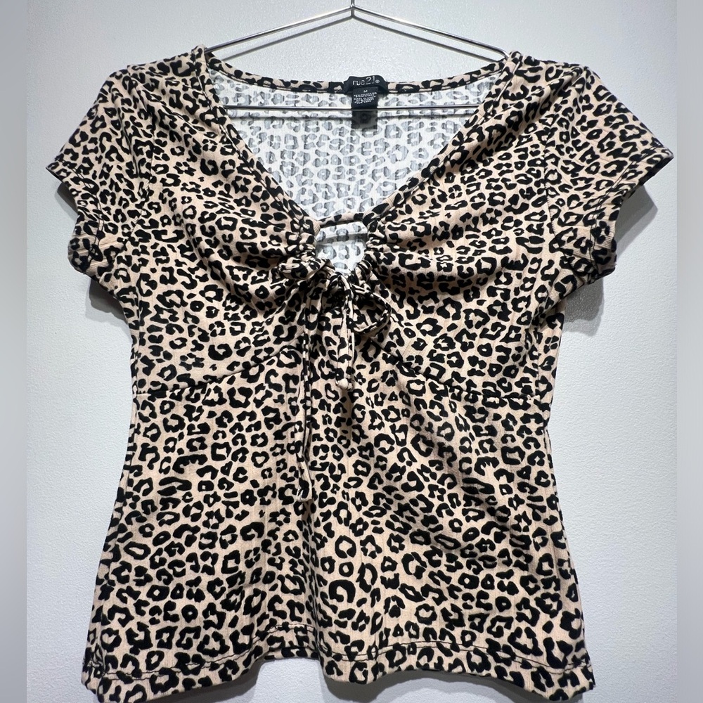 Rue 21 Leopard Print Deep V Neck Tee with Tie Detail at Top Size M
